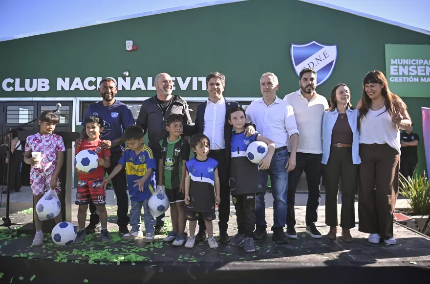 Kicillof inauguró el complejo deportivo Club Nacional Evita junto a Mario Secco y Andrés Larroque.
