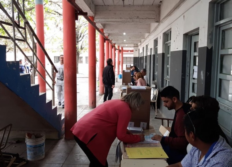 El panorama en la Escuela Técnica N°1, sita en 122 y 80