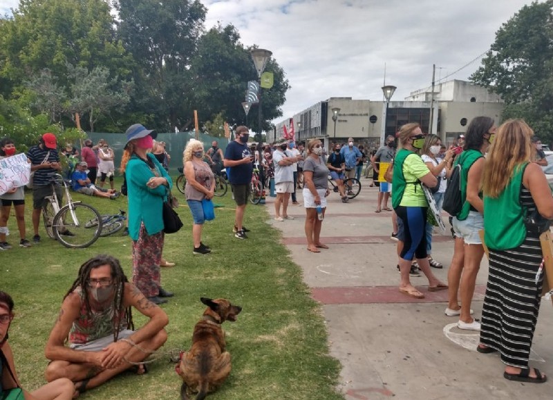 Hablan de un riesgo en el principal espacio público de la ciudad.