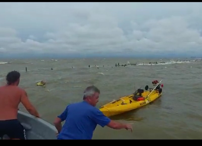 Calderón y sus compañeros, se convierten en salvadores de lo que podría haber sido una tragedia en el río.