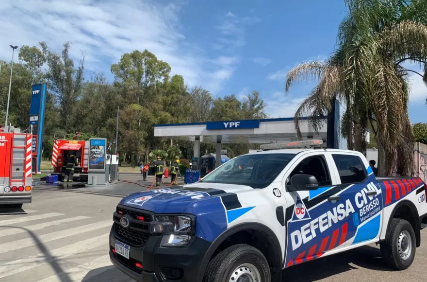 Se movilizaron autobombas, móviles de Defensa Civil y ambulancias.