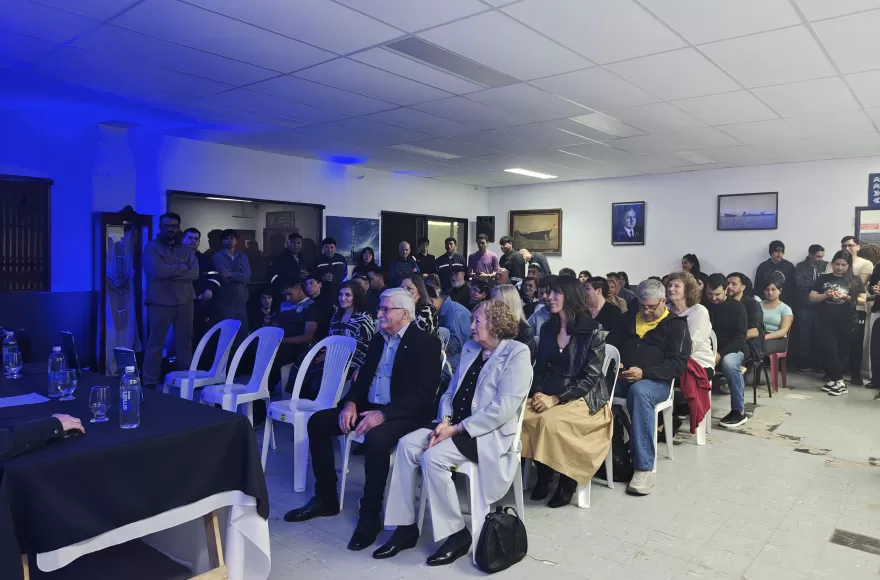 Gran concurrencia en la presentación.