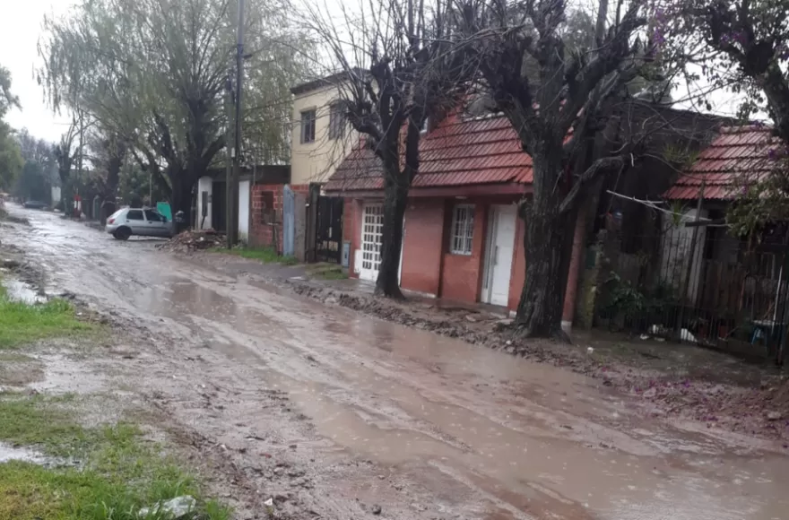 Los vecinos expresaron su preocupación por el estado en que quedó el barrio tras el inicio de una obra que permanece inconclusa desde hace casi dos meses.