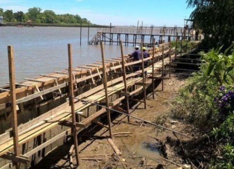 Los vecinos afirman que se perdieron árboles y se dejó la obra inconclusa. En el Puerto aseguran que avanza a buen ritmo.