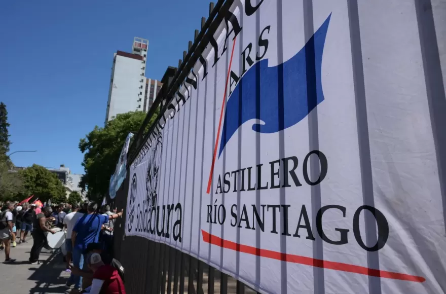 Manifestación en Gobernación (foto: Agustín Oliva - AGLP).