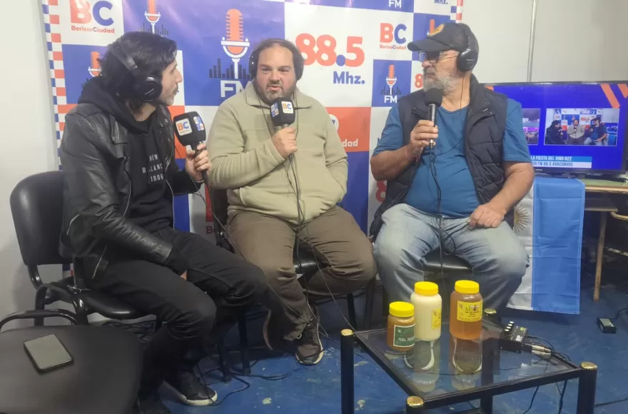 Eduardo Balleto y Walter Núñez, de la Asociación de Productores Apícolas de Berisso.