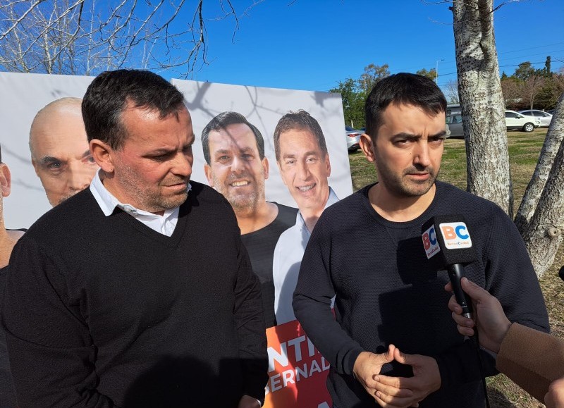 El precandidato a senador por la tercera sección electoral, Hernán Albisu junto a Pablo Swar.