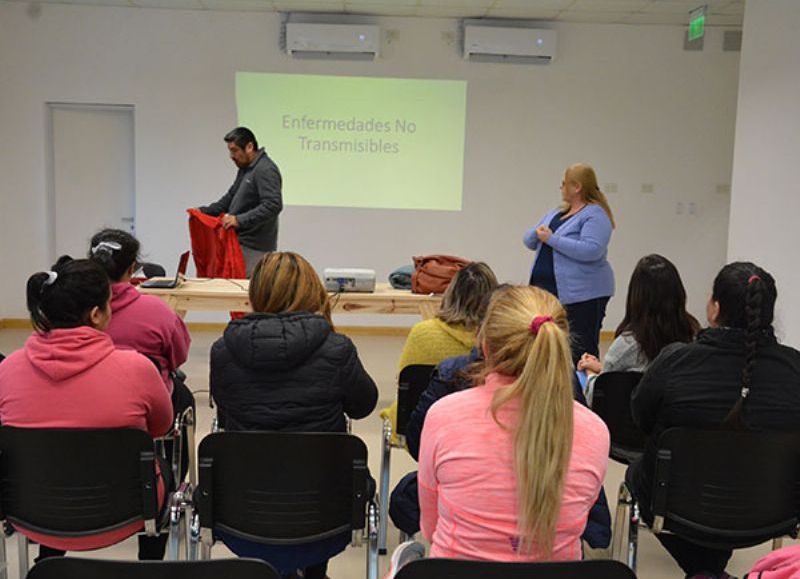 Actividad en el Centro Cultural y Deportivo "Papa Francisco".