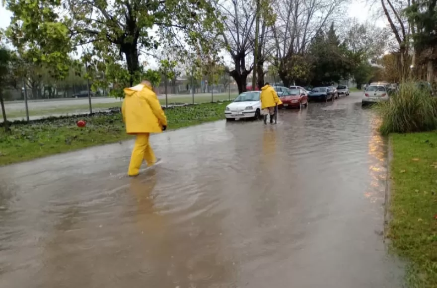 Defensa Civil se encuentra trabajando en la atención de emergencias.