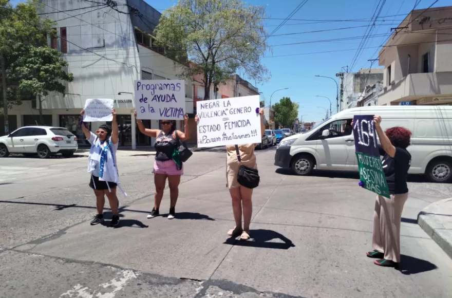 Durante la jornada, se distribuyó folleteria informativa y se trabajó con adolescentes la percepción de las microviolencias.