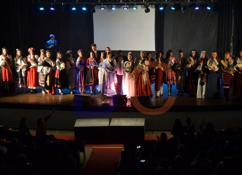 Ceremonia realizada en el Teatro Municipal Cine Victoria.