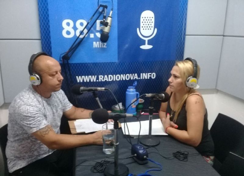 David Rivainera en diálogo con Silvia Cellini, por Cadena Radial NOVA. (Foto NOVA)