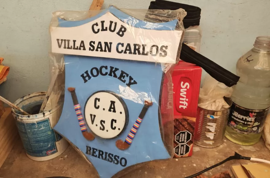 Además de la gran maqueta del estadio del Lobo, Hugo realiza otras artesanías.