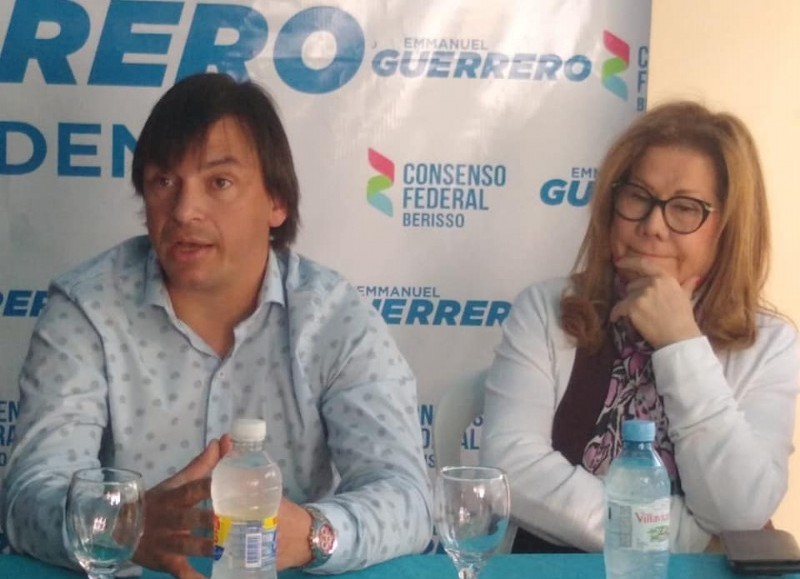 Emmanuel Guerrero junto a su referente nacional, Graciela Camaño (imagen de archivo).