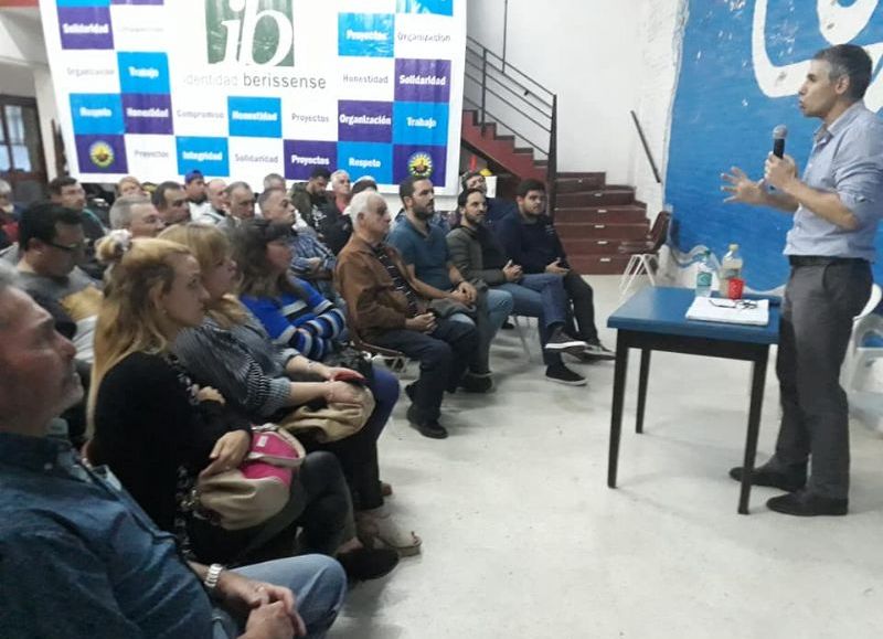 Charla en el CEyE.