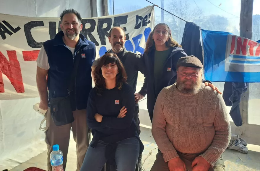 Trabajadores del INTA están visibilizando su reclamo ante la situación que están viviendo en el marco del recorte que está sufriendo el organismo.