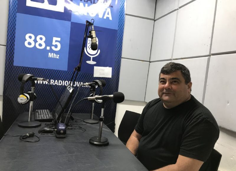 Ricardo Burgos en el aire de BerissoCiudad en Radio.