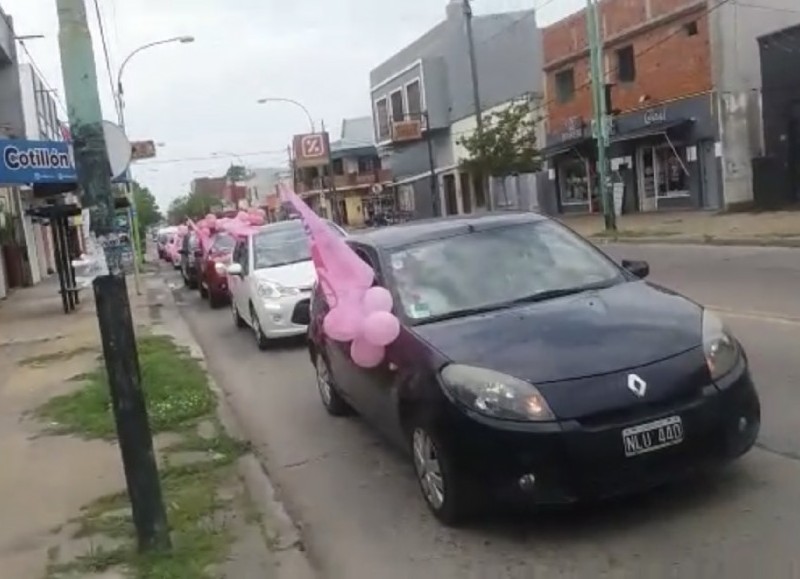 “Nos pedían folletos, nos pedían cintas rosas, nos aplaudían”, dijo una de las integrantes del grupo.