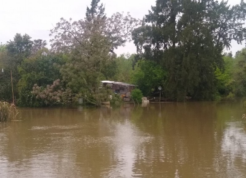 El río está a 2,72 metros y subiendo.