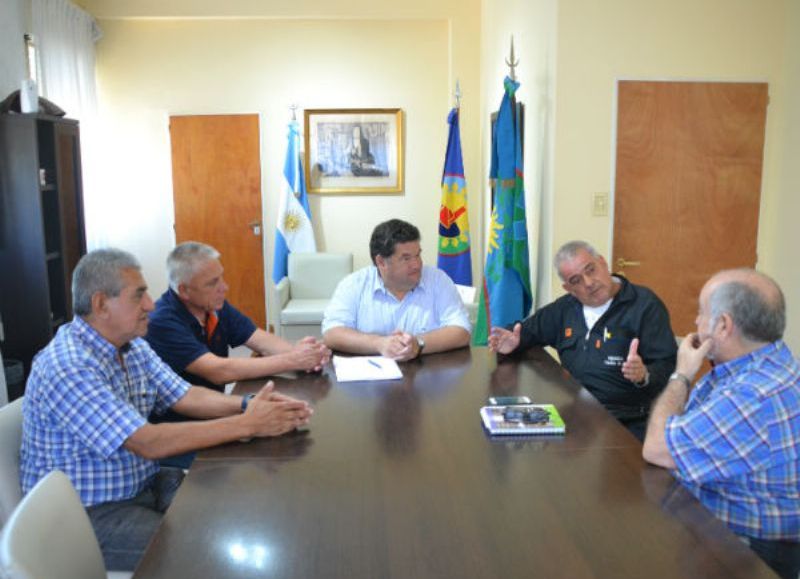 Directivos de la firma reunidos con el intendente Nedela (foto de archivo).