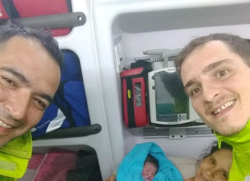 Imágenes de la recién nacida siendo trasladada al Hospital