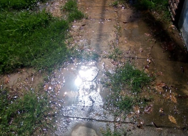 Agua en la vereda y no en las canillas.