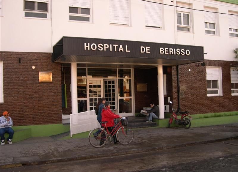 El padre de la víctima del robo debió ser atendido en el hospital.