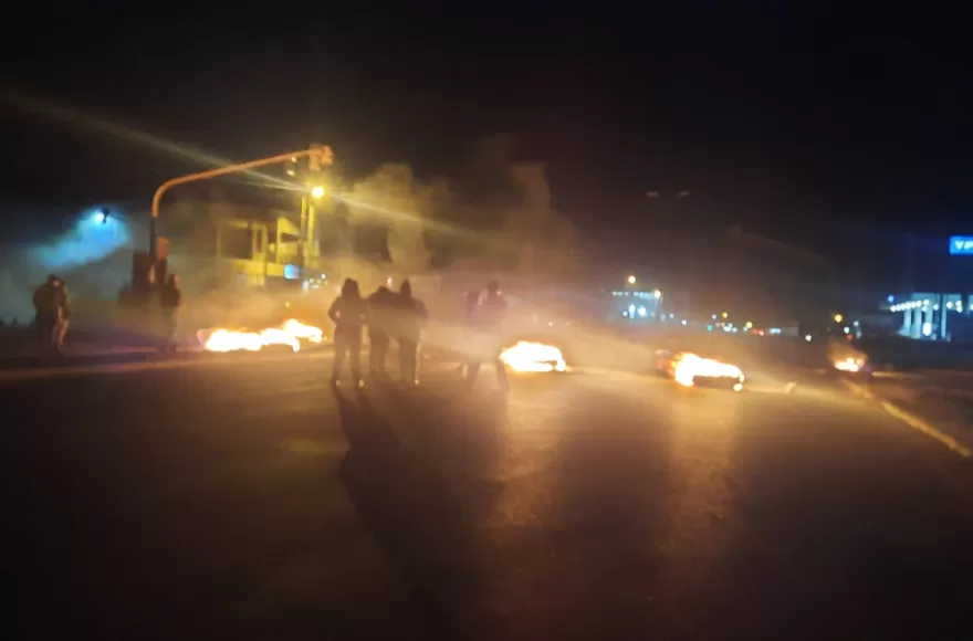Un grupo de vecinos cortó la intersección de Ruta 11 y 31.
