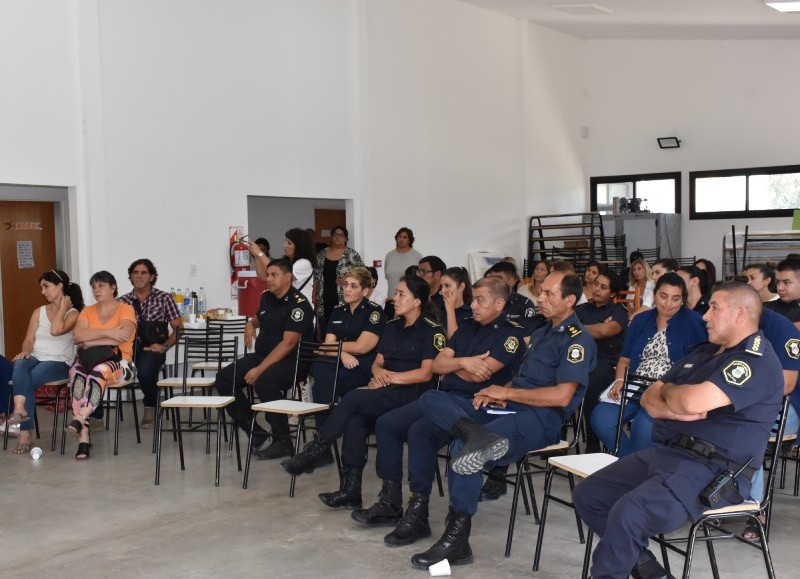 Actividad en el SUM de la Comunidad.