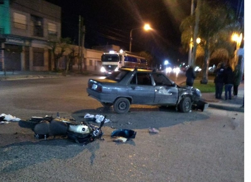 Uno de los involucrados en el accidente es un hombre de Berisso que manejaba un Renault 9. 