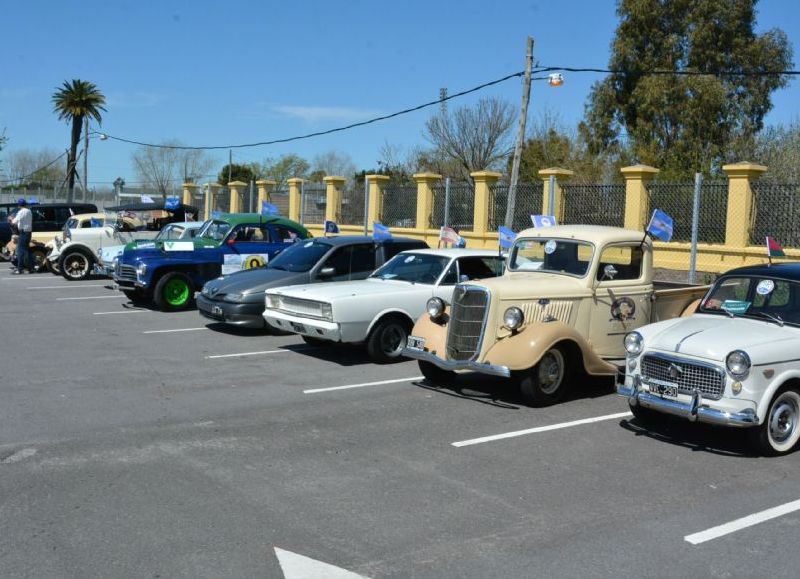 Autos exhibidos este sábado y expuestos durante el domingo