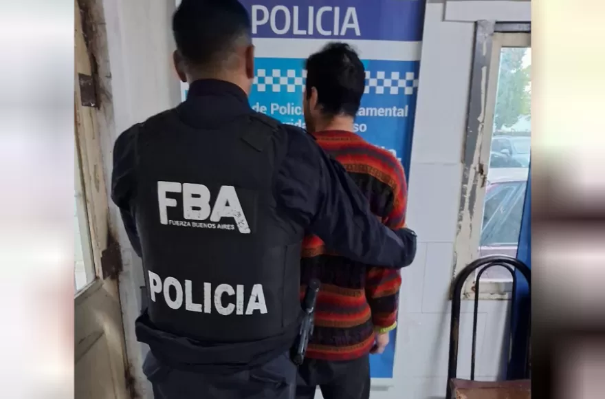 Los efectivos redujeron al hombre de 47 años y los trasladaron a la dependencia policial donde se iniciaron actuaciones por “amenazas”.