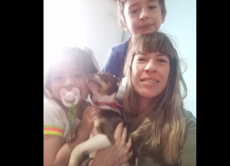 La perrita en familia.