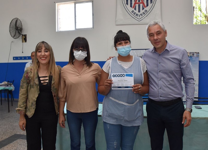 Un pasaje del acto en el Club Almafuerte.