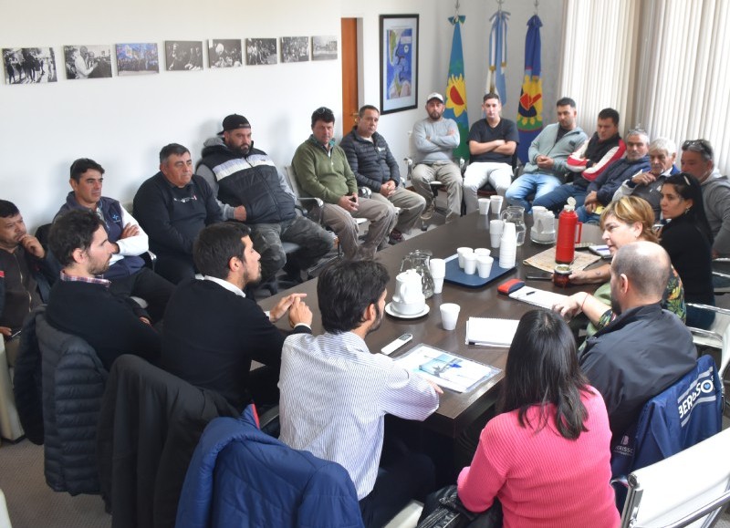 Reunión con autoridades municipales y provinciales.