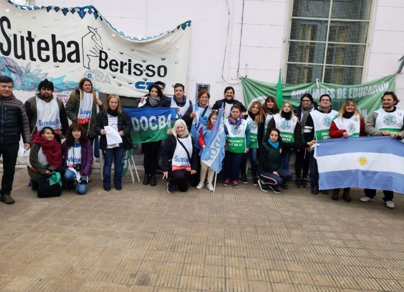 Educadores ninguneados por Cambiemos, pero en pie de lucha.