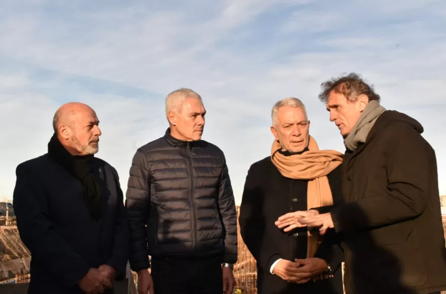 Los intendentes de la Región Capital junto al ministro Katopodis.