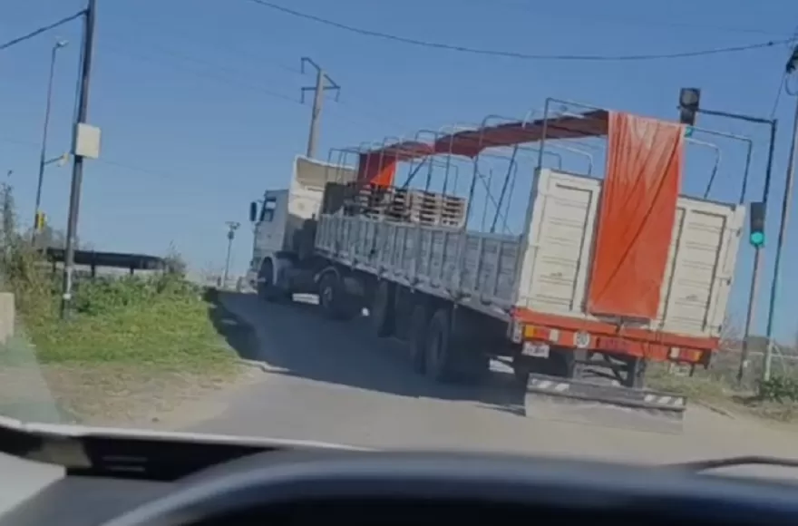 Un vecino denunció la circulación de un camión de gran porte por calles de la ciudad donde no está permitido.