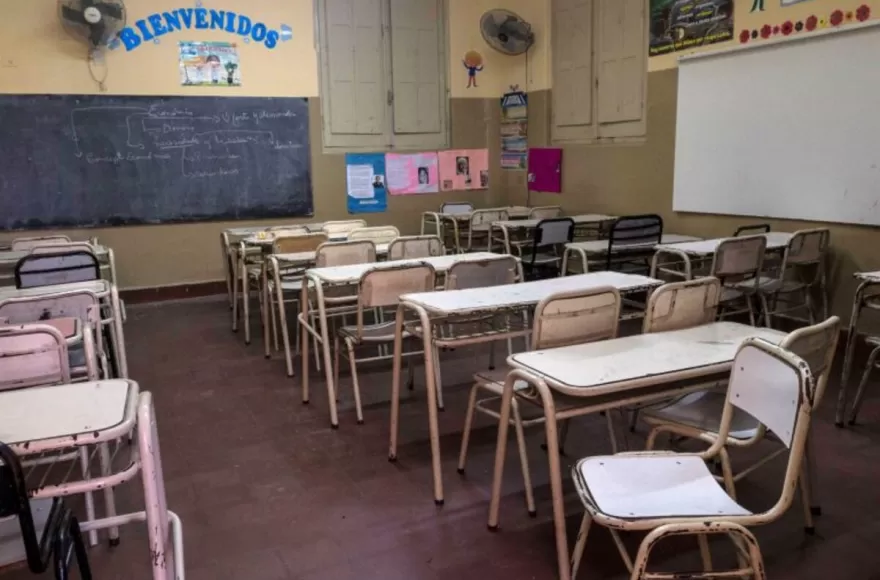 Según datos de la FEB un 95 por ciento de docentes de dicho gremio adhirió a la medida en toda la provincia.
