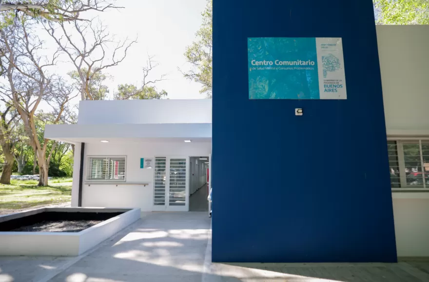 Además, el gobernador recorrió los avances de obra de un centro comunitario de salud mental.