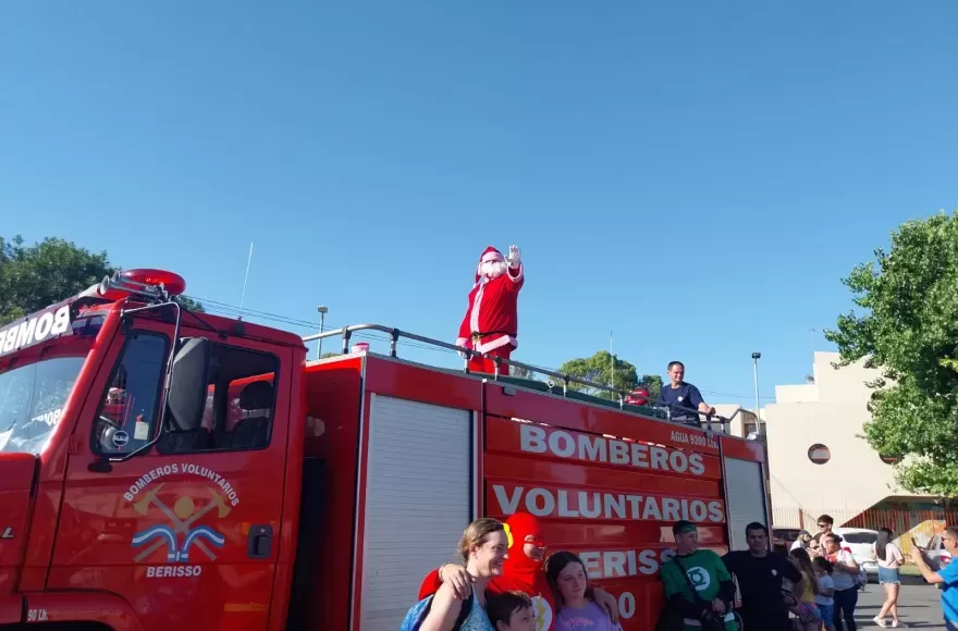 La tradicional caravana de Papá Noel recorrerá, como cada año, distintos barrios de la ciudad 