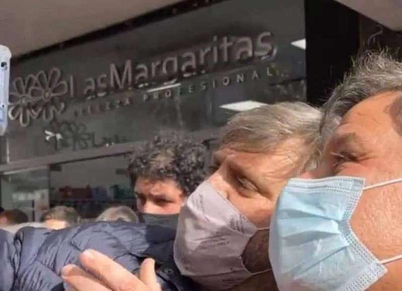 Gabriel Kondratzky y Facundo Manes, de campaña en La Plata.