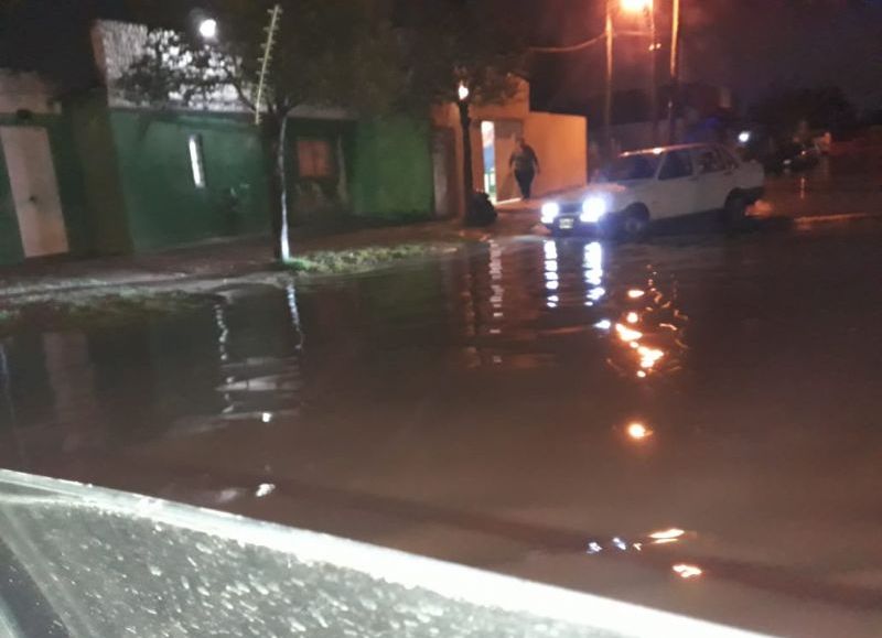 Calle anegada en 11 y 149