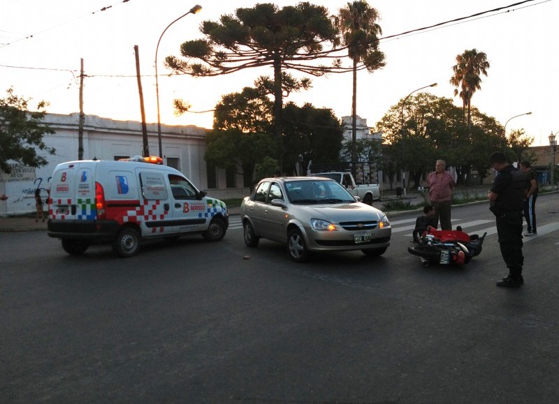 El motociclista se llevó la peor parte.