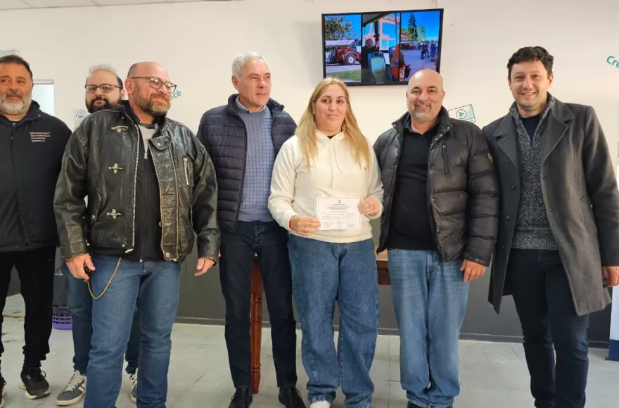 Entrega de certificados del curso de Limpieza Institucional dictado en el CFL N&ordm; 404