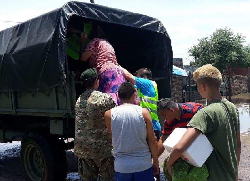 Compatriotas atravesando un momento crítico.