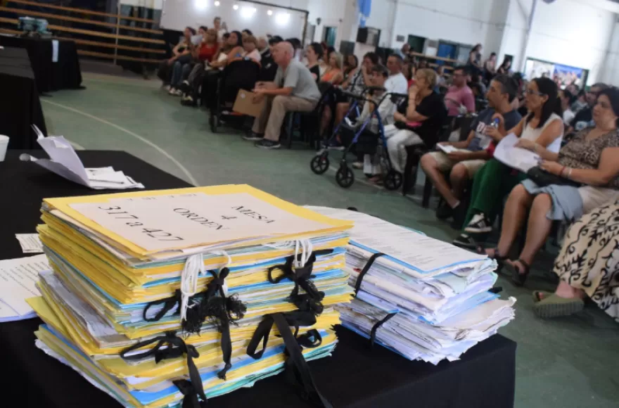 Las escrituras corresponden a las siguientes operatorias: 406 al Instituto de la Vivienda, 19 bajo la Ley 10.830; y 2 a la Ley 24.320 de Prescripción Adquisitiva.