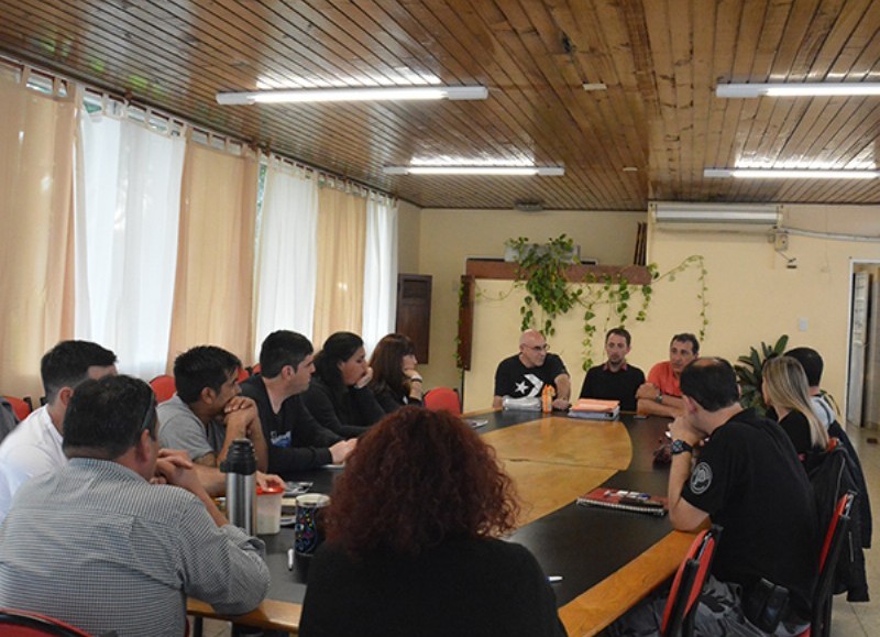 Los encuentros son dos veces por semana en el Quincho Municipal.