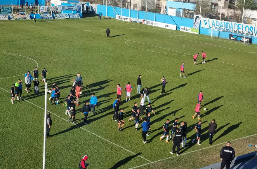 Villa San Carlos le ganó tres a cero a UAI Urquiza.