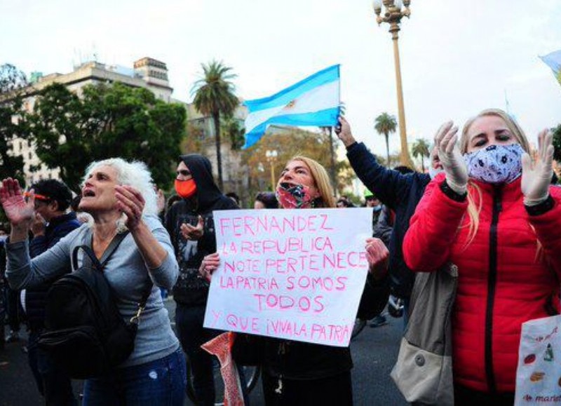 Simpatizantes opositores vuelven a salir a las calles con multiplicidad de consignas.